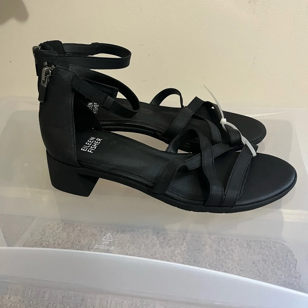 Eileen Fisher NWOT Black Strappy Sandals Size 8 - Picture 5 of 7